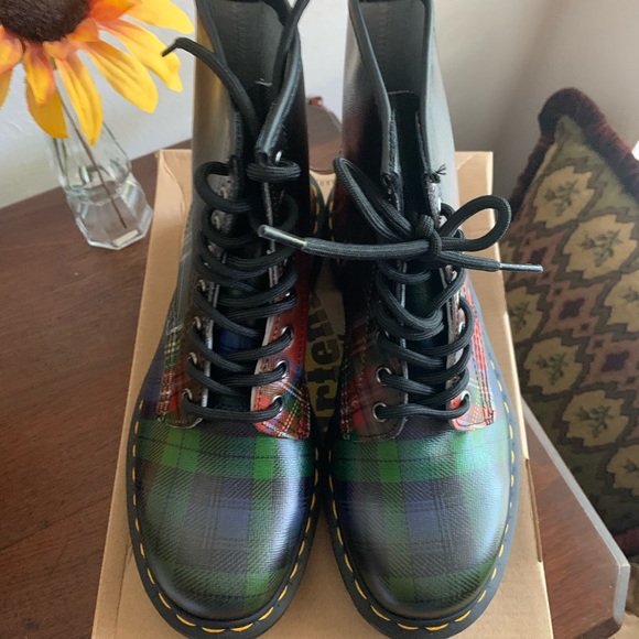- Dr. Martens 1460 Tartan Red Stewart Plaid … - Picture 3 of 10